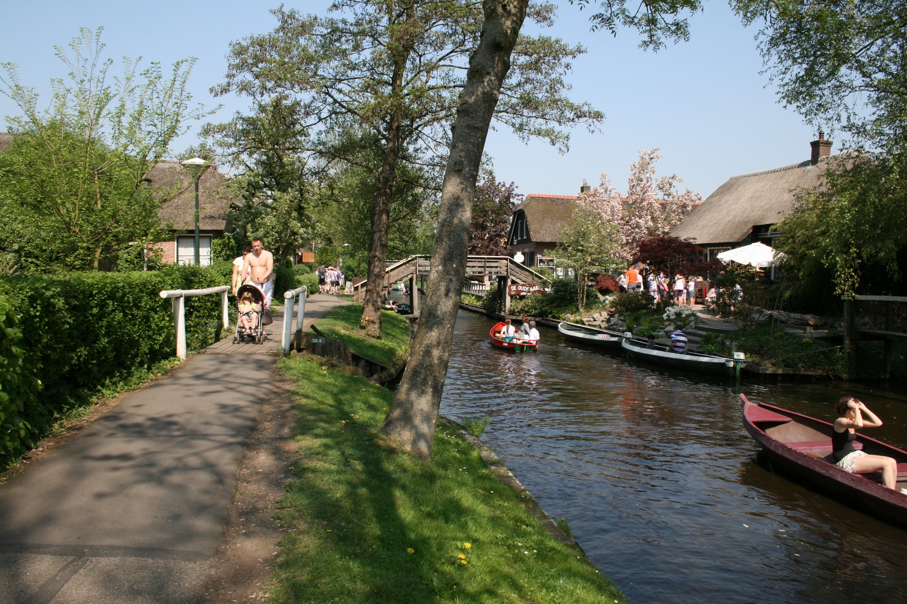 Rondvaart Giethoorn Of Fluisterboot Boek Je Vaar Arrangement Online